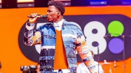 Un congoleño que canta en inglés y francés representará a Países Bajos, que no dará plantón a Eurovisión