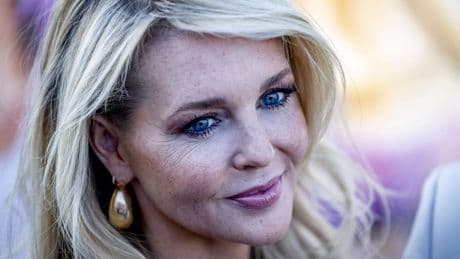Chantal Janzen (46) schrikt van uitslag huidscan: ’Ik ga nooit meer bakken’