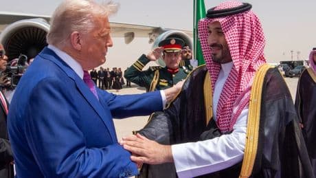 "Je vais lui dire d'arrondir à 1.000 milliards" au lieu de 600: quels sont les "deals" mirifiques que Trump souhaite signer en Arabie saoudite?