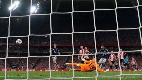El Manchester United aleja al Athletic de la final