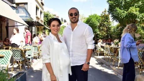 3 gün önce düğünde mutluluk pozu vermişlerdi! Ayrılık açıklaması şaşkınlık yarattı: 2 yıllık evlilik tek celsede bitti!