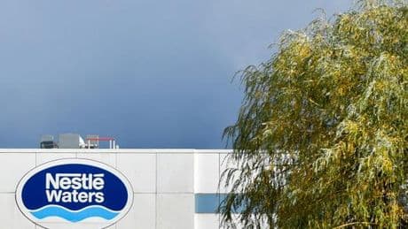 Scandale des eaux minérales : le siège de Nestlé France a été perquisitionné