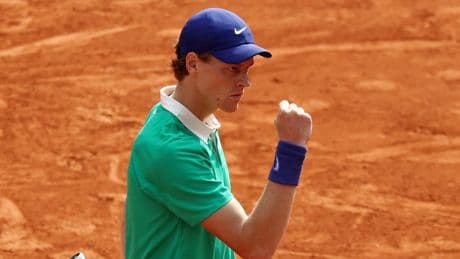Roland Garros, Alcaraz conquista il 3° e il 4° set contro Sinner: si va al 5°