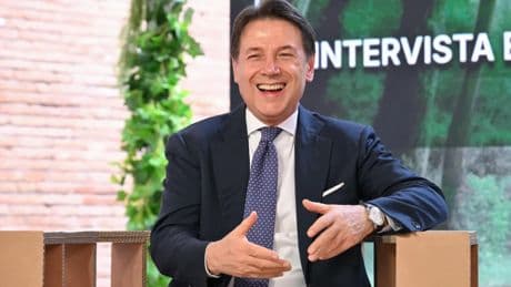 Il caimano Conte vuol papparsi i dem e tornare alla guida di Palazzo Chigi