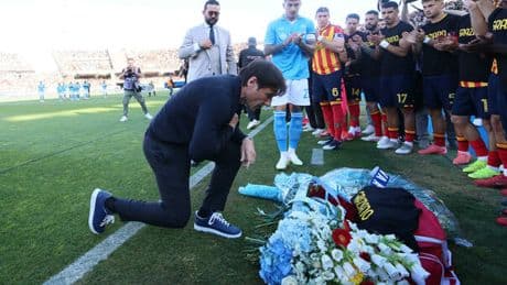 Lecce-Napoli, l'omaggio a Graziano Fiorita: anche Conte porta i fiori per onorare la memoria del fisioterapista scomparso