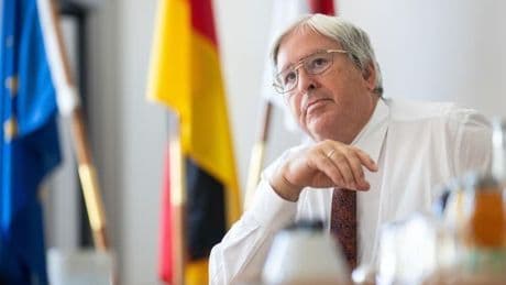 Interessenkonflikte? Ex-Minister soll Beraterjob ruhen lassen