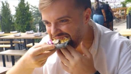 Ibai Llanos prueba la pizza más cara del mundo: «Me han timado»