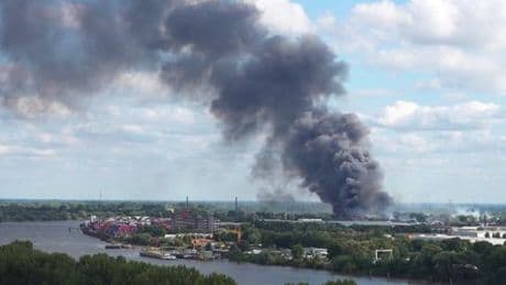 Hamburg: Großbrand mit Lachgas – Flughafenfeuerwehr im Einsatz