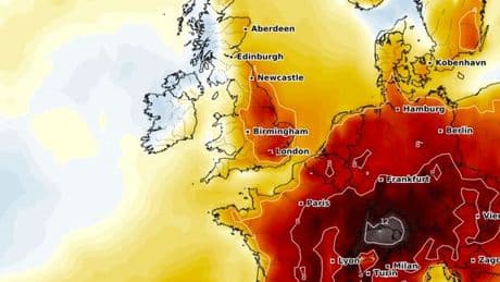 UK weather maps turn deep red and reveal date of mini heatwave's 26C peak