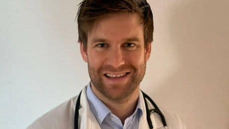 Alexandre Olmos, médico: "Tomar zumo de naranja para la vitamina C es ridículo, está en una parte que casi nadie come"