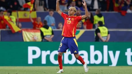 Lamine Yamal rompe un récord con 100 años de antigüedad ante la Francia de Dembélé y acelera por el Balón de Oro