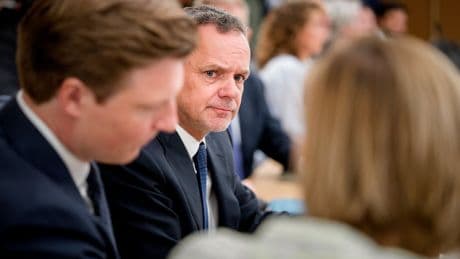 Urenlang vergaderd over sancties tegen Israël: Veldkamp kreeg embargo noch boycot en toen was de maat vol