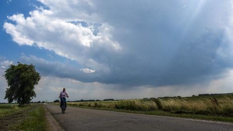 LIVE | Zondag temperaturen tot 24 graden op komst, maar ook kans op regen