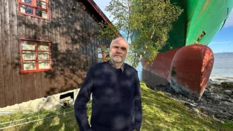 Una nave in giardino: il risveglio (in Norvegia) di Johan Helberg. E le foto fanno il giro del mondo