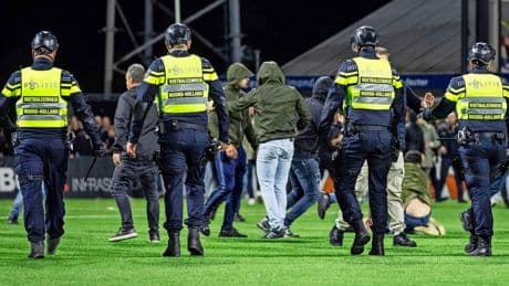 Directeuren Telstar en FC Den Bosch spreken afschuw uit over rellen: ’Ons feest is ruw verstoord’
