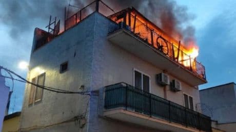 Incendio in mansarda, morti fratello e sorella nel Barese: forse un gesto volontario