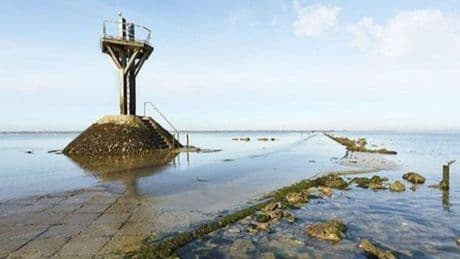Esta carretera francesa desaparece todos los días, dos veces al día