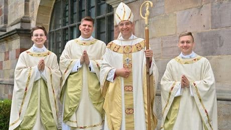 Neue Schock-Zahlen - Der Kirche gehen die Priester aus