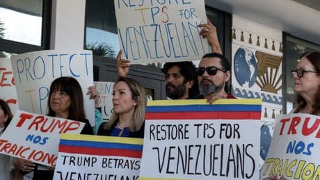 Trump administration can strip protected status for Venezuelans for now