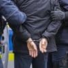 Gäste halten ihn auf: 17-Jähriger will Bar in Berlin mit Schreckschusswaffe ausrauben