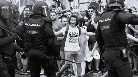 La insensatez de Sánchez y la incompetencia de Marlaska devalúan la imagen de España