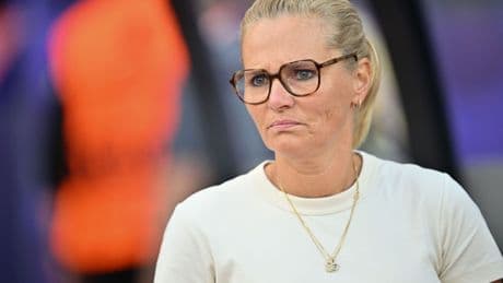Fußball-Europameisterschaft: "Ekelhaft": Englands Trainerin über Rassismus gegen Carter