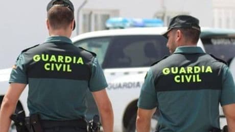 Detenido un joven en las fiestas de Roquetas de Mar (Almería) por agredir sexualmente a una menor y pegar a su novio