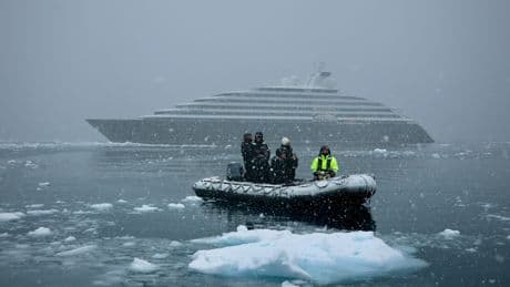 Antarctique: le tourisme de luxe accélère la fonte des glaces et la destruction des écosystèmes