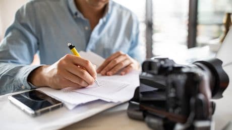 « Nous ne sommes pas des sous-journalistes » : le mépris du groupe Ebra pour les pigistes de Madmoizelle