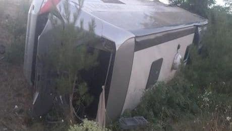 Balıkesir'de yolcu otobüsü şarampole yuvarlandı: 27 yaralı