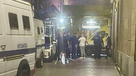 Herido tras ser atacado con un vaso en el Casco Viejo de Bilbao