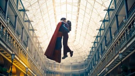 Ora Superman va in analisi. E Krypto indossa il mantello