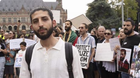 Wanhopige familieleden demonstreren in Den Haag tegen hel van de Druzen: ’De lijken liggen op straat’