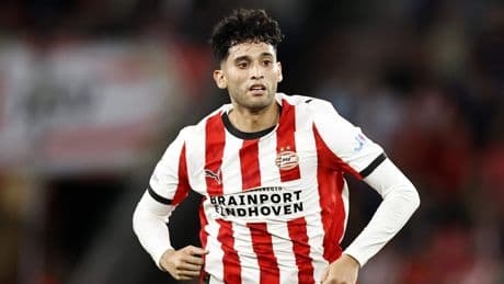 PSV met vraagtekens over de spitspositie belangrijke weken in: ’Dat is niet aan hem te wijten’