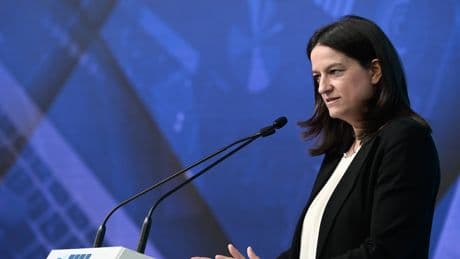 Griechische Ministerin plant Gesetz mit bis zu 13-Stunden-Schichten