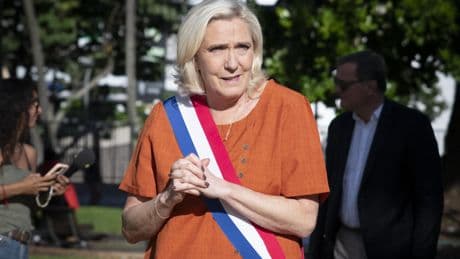 «Ils veulent nous foutre dehors parce qu’on est des blancs» : en Nouvelle-Calédonie, Marine Le Pen confrontée à la colère des loyalistes