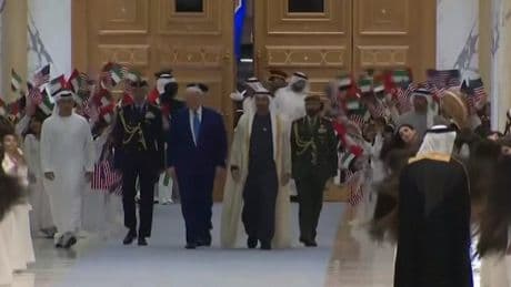 Donald Trump'a Abu Dabi'de ilginç karşılama