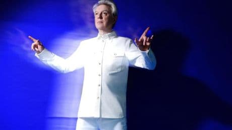 "Who Is The Sky" von David Byrne: Der Mann wird immer jünger