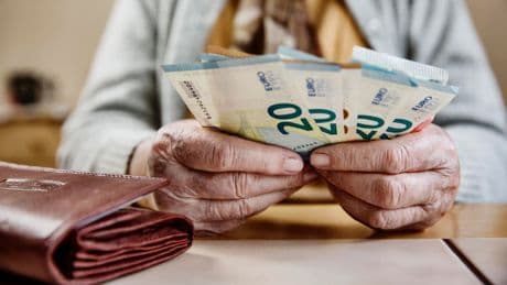 ⁣Geld reicht nicht zum Leben? - Diesen Trick sollten alle Rentner kennen!
