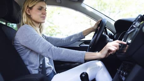 Bußgeldkatalog: Zu laute Musik im Auto – wann Bußgeld droht