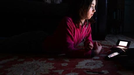 "10 heures par jour": une psychologue alerte sur le temps d'écran des jeunes