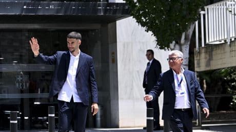 Sale a la luz la camiseta de portero que estrenará Joan Garcia con el Barça