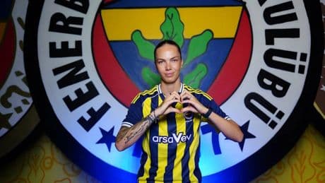 Fenerbahçe, Galatasaray'ın golcüsünü transfer etti