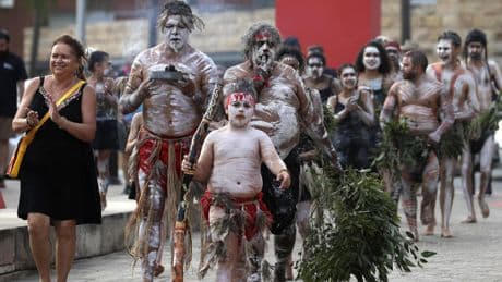 Australie: une enquête conclut que les Aborigènes ont bien été victimes d'un «génocide»