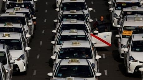 Los taxistas salen de nuevo a la calle en toda España para frenar las nuevas licencias de Cabify