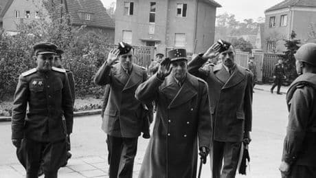 In Karlshorst nähten sie schnell eine falsche Frankreich-Flagge