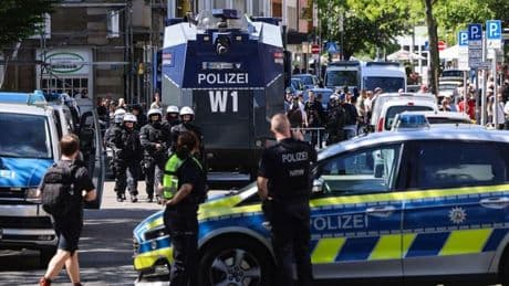 1. Mai: Polizei: Zusammenstöße mit Aktivisten bei Demonstration