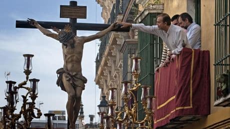 El calvario de los pisos turísticos presiona a barrios saturados: "En Semana Santa, el más pequeño son 300 euros la noche"