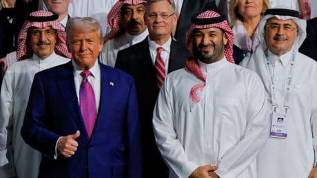 Tecnologie e difesa, Trump firma accordi miliardari con l’Arabia Saudita