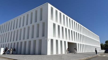 Un palacio para universitarios (★★★✩✩)